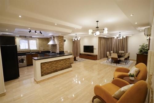 Chic 3-BR Apartment - Near City Stars