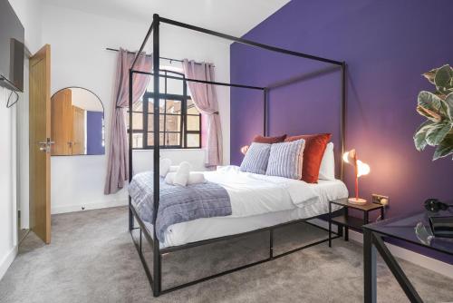 Postel nebo postele na pokoji v ubytování Dusk House