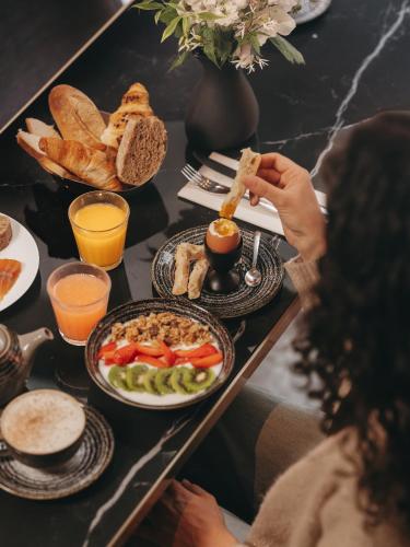 パリにあるドローイング ホテルの女