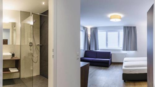 Et badeværelse på Haus Hubertus by Summit Travel