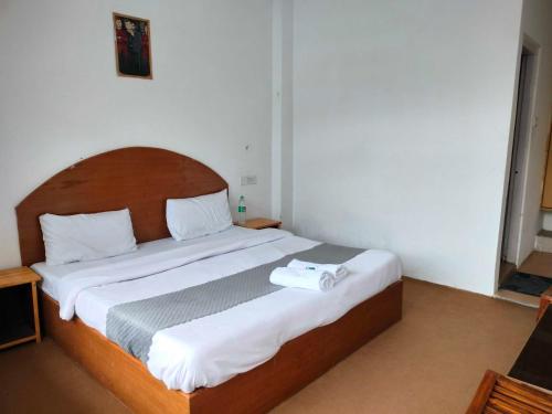 Postel nebo postele na pokoji v ubytování Collection O SWISS MOUNTAIN RESORT