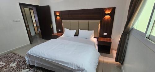 شركة العييري للشقق المخدومة الباحة Al-Eairy Serviced Apartments Company, Al Baha 2にあるベッド