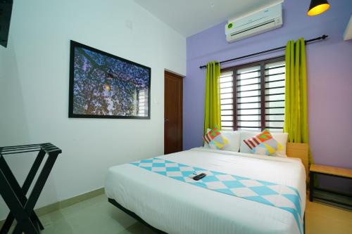 Katil atau katil-katil dalam bilik di Hotel O Elegant Kaippallil Apartments