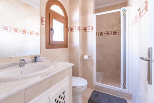 a bathroom with a sink and a toilet and a shower at Casa Lisanofa in Orihuela