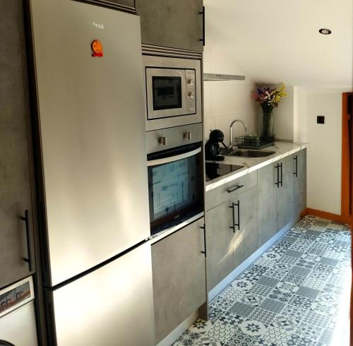 Kuchyňa alebo kuchynka v ubytovaní Fridda House Rias Baixas Vigo
