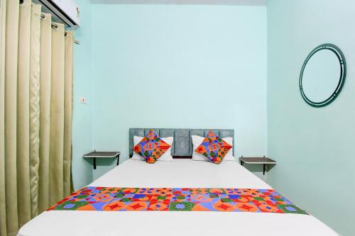 Postel nebo postele na pokoji v ubytování FabHotel RB Palace