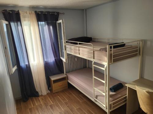 Private Room-3 in HANNANA Apartment- 2 min walk To Tram 12 min to Nice train station 15 min to Massena Place