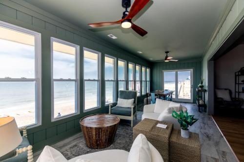 a living room with a view of the ocean at Sulla Sabbia in Edisto Island