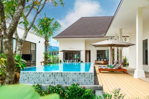 a swimming pool in the backyard of a villa at Dutch Villas Phuket in Koh Lone