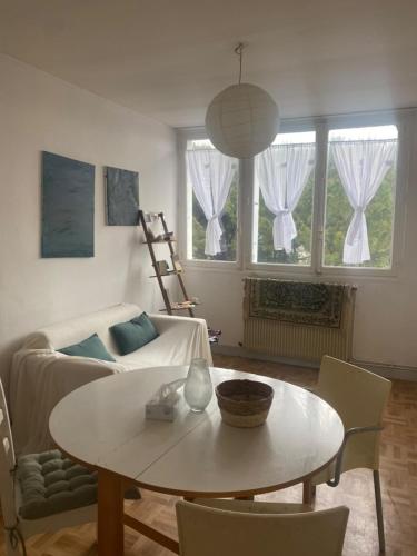 Photo de la galerie de l'établissement Appartement lumineux avec vue - Centre Montpellier, à Montpellier