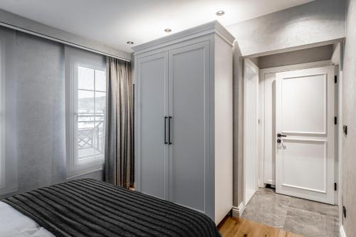 a bedroom with a bed and a window at Ena Boutique Hotel & Residences in Bodrum City