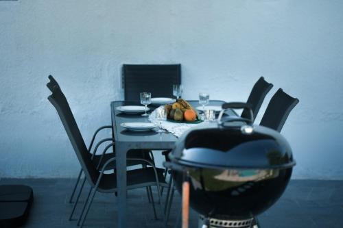 Photo de la galerie de l'établissement Maison au calme avec piscine privée, à Vert-le-Grand