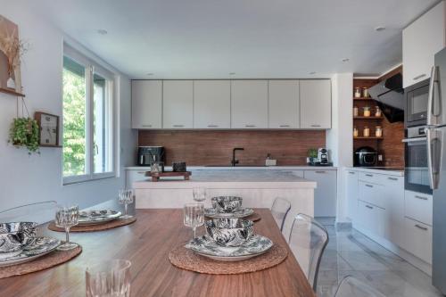 Photo de la galerie de l'établissement Maison au calme avec piscine privée, à Vert-le-Grand