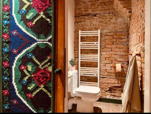 Ένα μπάνιο στο Bed & Wine Transylvania