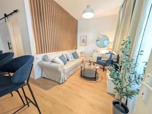 Central Budapest Boutique Blue Gem