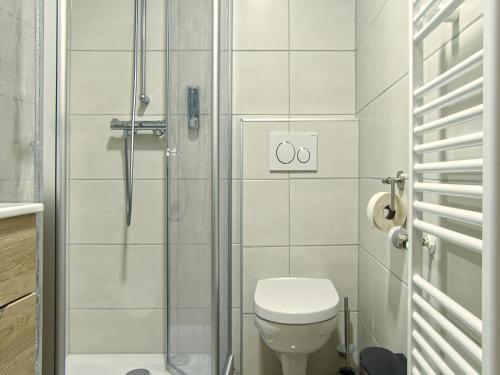 a white bathroom with a shower and a toilet at GarniHotel zur Linde - Bayerischer Wald - aktivCard mit 154 kostenfreien Leistungen - kostenloser Parkplatz in Lohberg