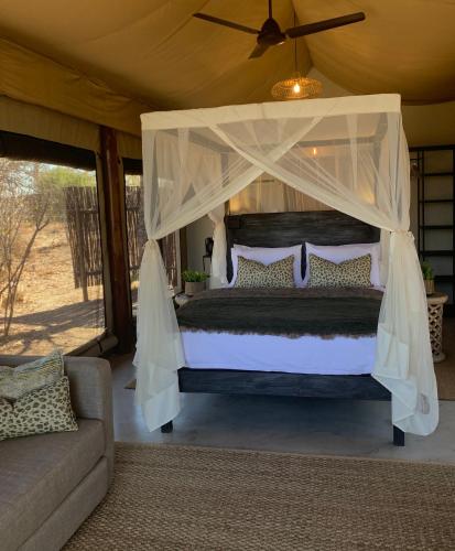 Una cama o camas en una habitación de Sausage Tree Safari Camp