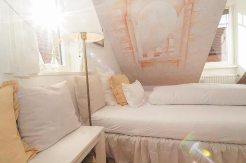 Postel nebo postele na pokoji v ubytování Hotel Stadtherz