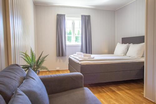 Postel nebo postele na pokoji v ubytování Ullensvang Gjesteheim