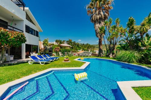 Panoramic Ocean View Villa & Pool in Sesimbra by Rent4Rest