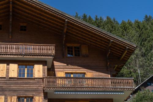 a wooden house with a balcony on the side of it at La Tour d'Anthème 3 chambres 8 personnes in Champéry