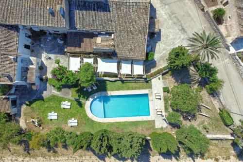 an overhead view of a swimming pool in a yard at Agroturismo Finca Son Valls - Adults Only in Felanitx