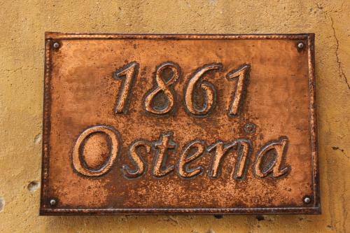 a rusty metal sign on the side of a wall at Residenza D'epoca 1861 in Santa Maria di Castellabate