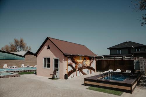Bazén v ubytování Malibu Guest House nebo v jeho okolí