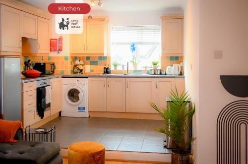 a kitchen with white cabinets and a washer and dryer at 2 Bedroom Apartment By Littlepiggyrentals Short Lets & Serviced Accommodation Stansted Mountfitchet Near Stansted Airport in Stansted Mountfitchet