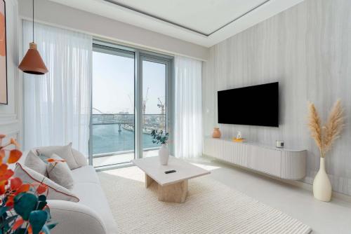 Luxury 2BR and Study Water View in Al Wasl