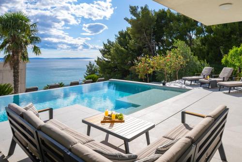 Seaview Villa ABA with 38sqm heated infinity pool, 4 bedrooms, Media room, 150m from sea