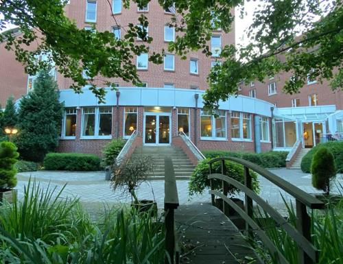 a building with a staircase in front of a building at Hotel Lübecker Hof in Lübeck