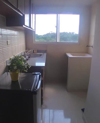 a kitchen with a sink and a window in it at Hermoso Apartamento Turístico in Colorado
