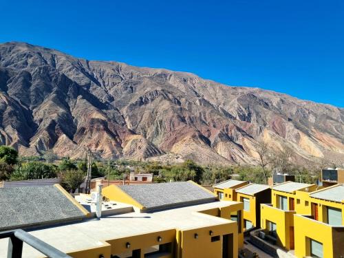 a view of the mountains from the roofs of buildings at Hotel y Restaurante Winu Maimara in Maimará