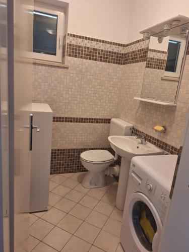 Bilik mandi di Apartman Fiuman