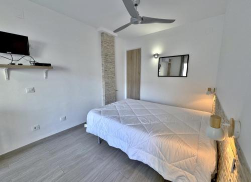 Estudio cerca de la playa con terraza AV-76