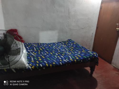 Una cama o camas en una habitación de Friendly Haven Rooms