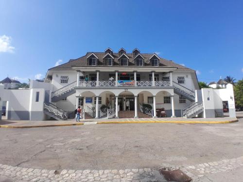 El edificio en el que está el apartahotel
