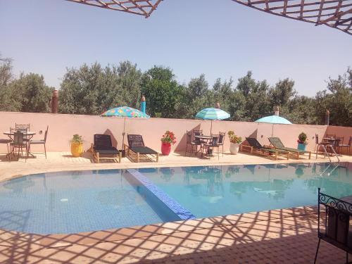 Bazén v ubytování kasbah amlal nebo v jeho okolí