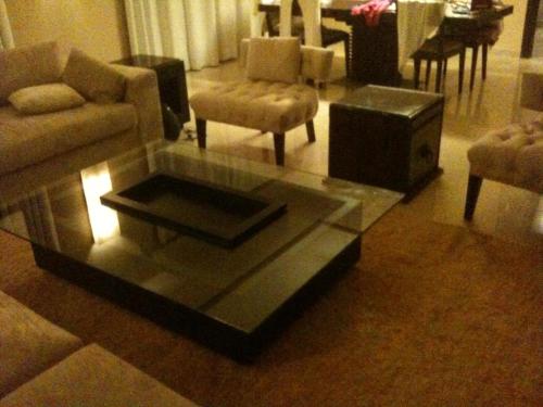 Ruang duduk di Luxury Beach Villa With Private Pool