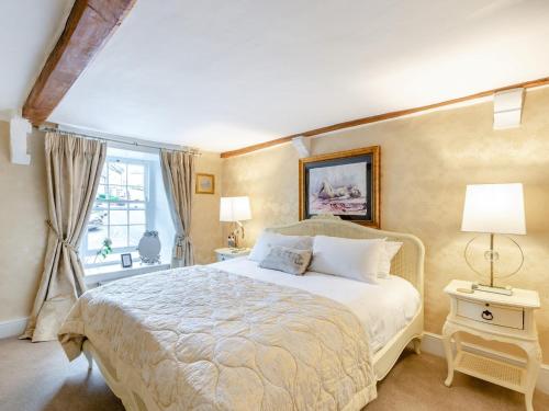 Postel nebo postele na pokoji v ubytování 4 Bed in Middleham 83260