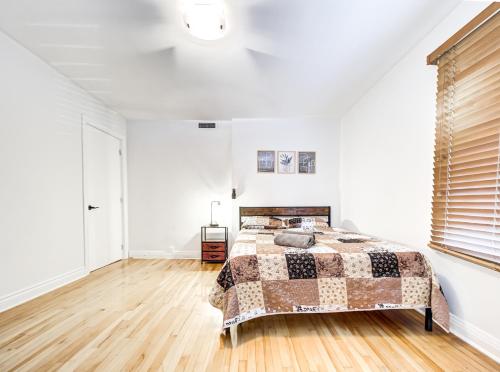 Postel nebo postele na pokoji v ubytování Amazing 4-Bedrooms in Homa Montreal 20
