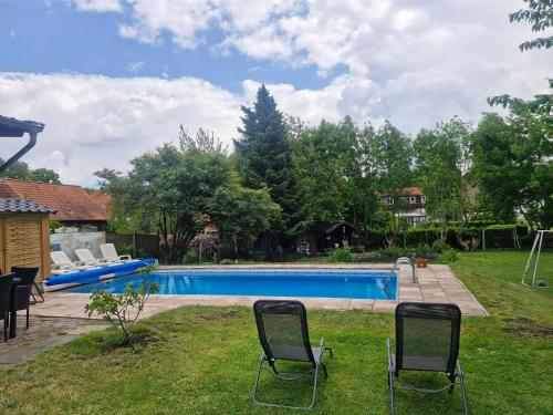 Bazén v ubytování Pension Weidengrund nebo v jeho okolí