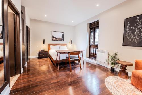 a bedroom with a bed and a table in a room at Self Check-In Boutique Hotel - Quartier latin - Room 301 in Montréal