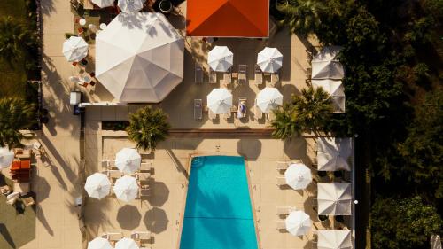 an overhead view of a building with a swimming pool at Trailborn Surf & Sound, Outdoor Collection by Marriott Bonvoy in Wrightsville Beach