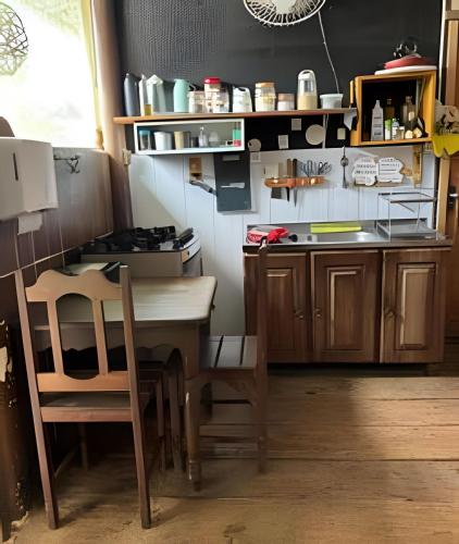 a kitchen with a table and chairs and a counter at Sua Casa em Noronha - Conforto e Charme na Pousada da Iris in Fernando de Noronha