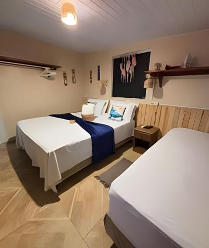 a hotel room with two beds at Sua Casa em Noronha - Conforto e Charme na Pousada da Iris in Fernando de Noronha