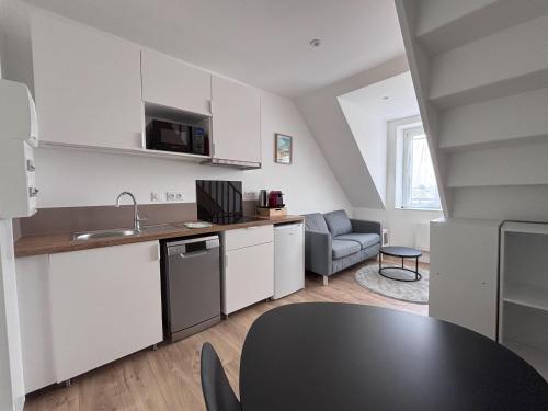 Η κουζίνα ή μικρή κουζίνα στο Logements centre Bourg