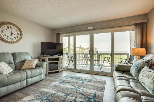 a living room with a couch and a television at St Helena Island Condo - half Mi to Beach in Oceanmarsh Subdivision