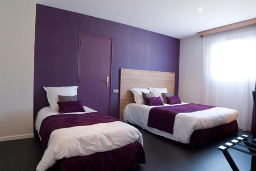 Katil atau katil-katil dalam bilik di Logis Hotel Restaurant de La Madeleine